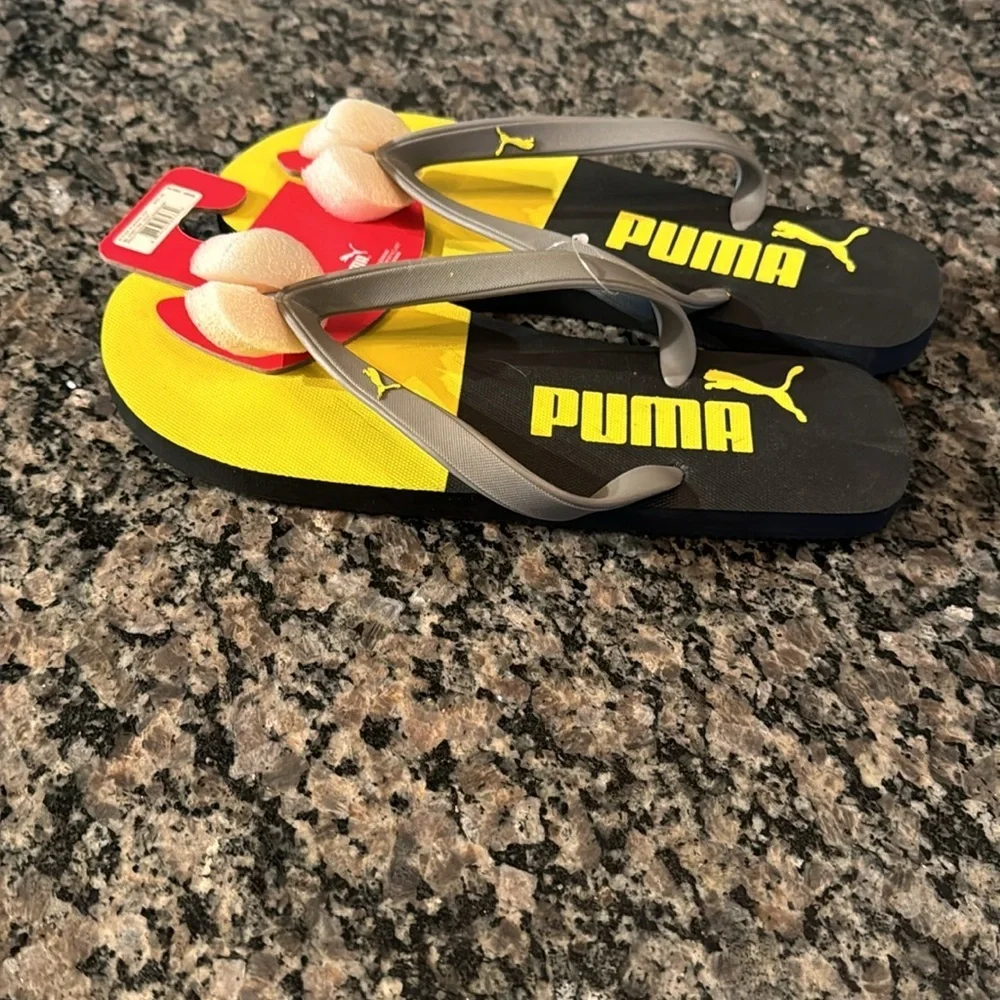 Puma Black and yellow flip flops NWT 11
